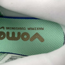 Cargar imagen en el visor de la galería, Nike Vomero Premium Lt Green Gold FN8453-030