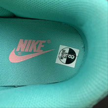 Cargar imagen en el visor de la galería, SB Dunk Low Snakeskin White Teal Pink DR8577-300