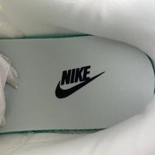 Cargar imagen en el visor de la galería, Nike Motiva Premium Summit White Black DV1238-103