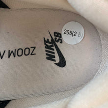 Cargar imagen en el visor de la galería, SB Dunk Low Black Coral Wash BQ6817-003