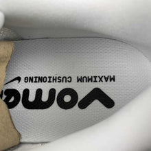 Cargar imagen en el visor de la galería, Nike Vomero Premium White Red HQ2050-218
