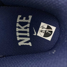 Cargar imagen en el visor de la galería, SB Dunk Low Summit White Midnight Navy Light Smoke Grey FD9749-400