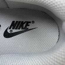 Cargar imagen en el visor de la galería, SB Dunk Low White Light Smoke Gray Black DD1503-117
