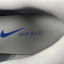 Cargar imagen en el visor de la galería, Nike Journey Run White Black Ashen Slate Metallic Silver FN0228-104