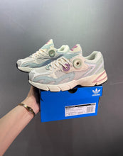 Cargar imagen en el visor de la galería, Adidas Astir Wonder White Bliss Halo Green GZ4333