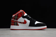 Cargar imagen en el visor de la galería, Air Jordan 1 Mid (GS) University Red-Black-White
