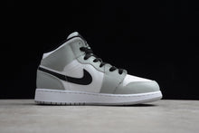 Cargar imagen en el visor de la galería, Air Jordan 1 Mid (GS) Lt Smoke Grey-Black-White