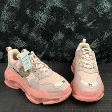 Cargar imagen en el visor de la galería, Balenciaga Triple S Blanco-Rosa