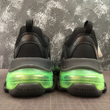 Cargar imagen en el visor de la galería, Balenciaga Triple S Negro-Verde