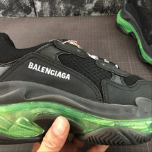 Cargar imagen en el visor de la galería, Balenciaga Triple S Negro-Verde
