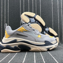 Cargar imagen en el visor de la galería, Balenciaga Triple S Gris-Amarillo