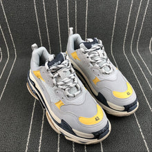 Cargar imagen en el visor de la galería, Balenciaga Triple S Gris-Amarillo