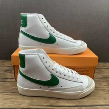 Cargar imagen en el visor de la galería, Blazer Mid 77 Vintage “Pine Green” White Pine Green