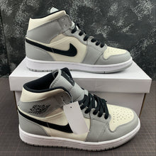 Cargar imagen en el visor de la galería, Air Jordan 1 Mid Light Smoke Grey 554724-092