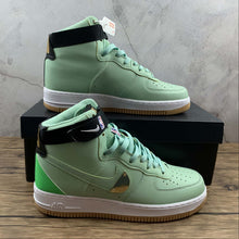 Cargar imagen en el visor de la galería, Air Force 1 High 07 LV8 Enamel Green Enamel Green CT2306-300