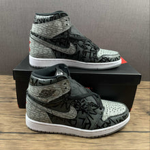 Cargar imagen en el visor de la galería, Air Jordan 1 Retro High OG Black Grey Treason (2021) 555088-036