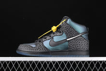 Cargar imagen en el visor de la galería, SB Dunk High Pro QS Black Sheep Black Black Dark Grey BQ6827-001