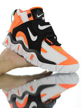 Cargar imagen en el visor de la galería, Air Barrage Mid QS White Black Hyper Grape CD9329-012