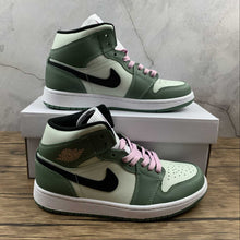 Cargar imagen en el visor de la galería, Air Jordan 1 Mid SE Dutch Green Black Barely Green (2021) CZ0774 300