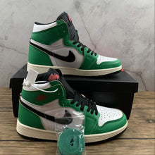 Cargar imagen en el visor de la galería, Air Jordan 1 Retro High OG Lucky Green DB4612-300