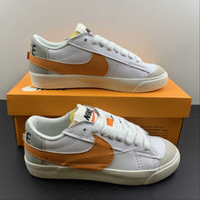 Cargar imagen en el visor de la galería, Blazer Low 77 Jumbo White Alpha Orange-Grey Fog