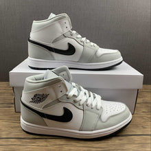 Cargar imagen en el visor de la galería, Air Jordan 1 Mid Grey Fog Black White BQ6472-015
