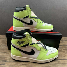 Cargar imagen en el visor de la galería, Air Jordan 1 Retro High OG Volt Black-White (2021) 555088-702