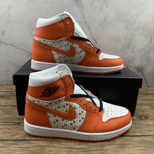 Cargar imagen en el visor de la galería, Air Jordan 1 Retro High OG Orange Gypsophila 555088-121