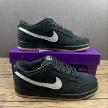 Cargar imagen en el visor de la galería, SB Dunk Low PRO “Fog” Black Cool Grey-Black-Black BQ6817-010