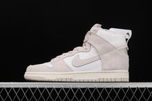 Cargar imagen en el visor de la galería, Dunk High Pro Strawberry Cough Grey White