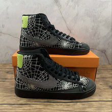 Cargar imagen en el visor de la galería, Blazer Mid 77 Vintage Spider Web