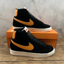 Cargar imagen en el visor de la galería, Blazer Mid 77 Vintage Black Amber Rise