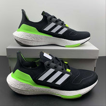 Cargar imagen en el visor de la galería, Adidas UltraBoost 22 Black White Green GX6640