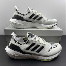 Cargar imagen en el visor de la galería, Adidas UltraBoost 22 White Black Grey GX5573