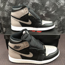 Cargar imagen en el visor de la galería, Air Jordan 1 Retro High OG Black Medium Grey-White 555088-013