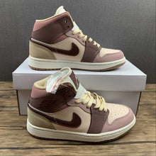 Cargar imagen en el visor de la galería, Air Jordan 1 Mid SE Barely Orange Dark Pony (2021) DO7440-821