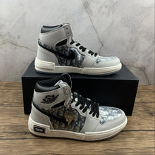 Cargar imagen en el visor de la galería, Air Jordan 1 High Dior Grey Black CN8607-002