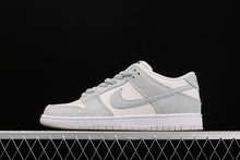 Cargar imagen en el visor de la galería, SB Dunk Low TRD Beige White Jade AR0778-006