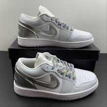 Cargar imagen en el visor de la galería, Air Jordan 1 Low SE White Metallic Silver-White DX6070-101
