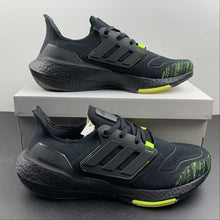 Cargar imagen en el visor de la galería, Adidas UltraBoost 22 Black Green Yellow