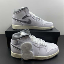 Cargar imagen en el visor de la galería, Air Jordan 1 Mid White Stealth 554724-135