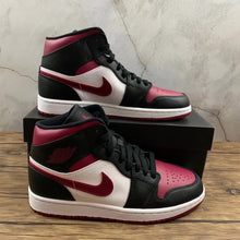 Cargar imagen en el visor de la galería, Air Jordan 1 Mid Noble Red 554724-066