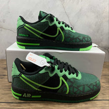 Cargar imagen en el visor de la galería, Air Force 1 REACT QS Black Green Strike-Pine Green CW3918-001