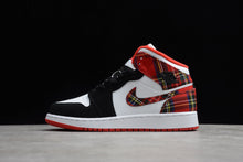 Cargar imagen en el visor de la galería, Air Jordan 1 Mid (GS) University Red-Black-White