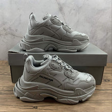 Cargar imagen en el visor de la galería, Balenciaga Triple S Grey All Over Logo