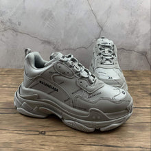 Cargar imagen en el visor de la galería, Balenciaga Triple S Grey All Over Logo