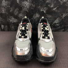 Cargar imagen en el visor de la galería, Balenciaga Triple S "Cromado"