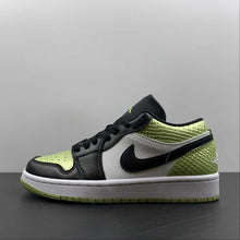 Cargar imagen en el visor de la galería, Air Jordan 1 Low SE Black Black Cyber White DX4446-301