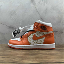 Cargar imagen en el visor de la galería, Air Jordan 1 Retro High OG Orange Gypsophila 555088-121
