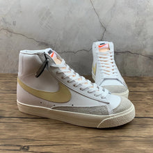 Cargar imagen en el visor de la galería, Blazer Mid “Pale Orange”